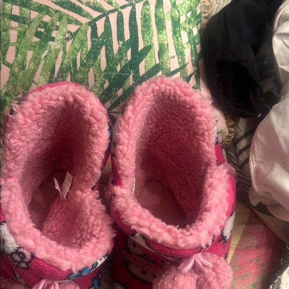 Hello Kitty Pink Slippers - Picture 2 of 4